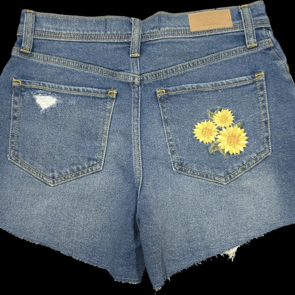 Hollister High-Waisted Distressed Denim Shorts with Sunflower Patch w26 - Picture 3 of 13